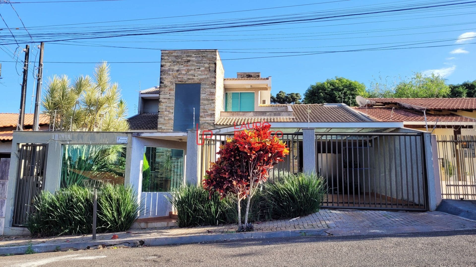 Sobrado à venda, 270 m² por R$ 1.100.000,00 - Jardim Roland - Rolândia/PR
