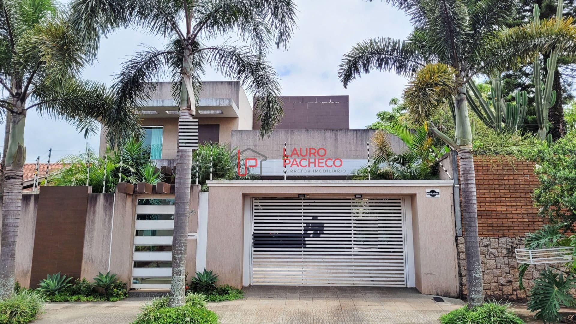 Casa com 3 suítes à venda, 258 m² por R$ 1.450.000 - Centro - Rolândia/Paraná