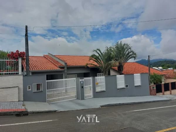 Casa com Piscina à Venda no Bairro Amizade – Jaraguá do Sul | 3 Dormitórios, Edícula e Espaço Gourmet