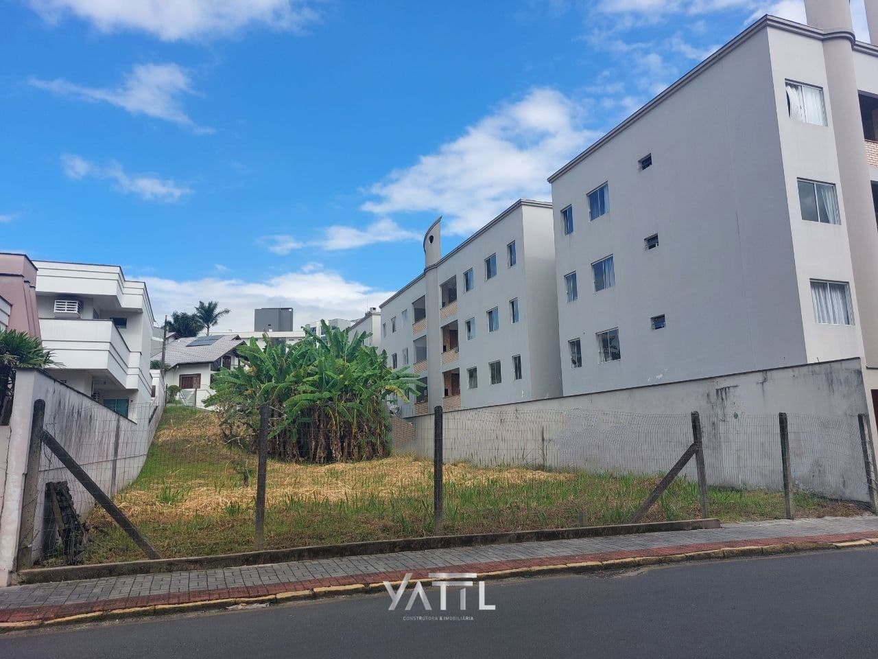 Terreno Coringa no Centro de Jaraguá do Sul – 797m², Duas Frentes e Zoneamento Misto