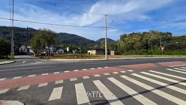 Terreno de esquina ZMD — 1.257,10 m² — alta visibilidade (Czerniewicz, Jaraguá do Sul/SC)