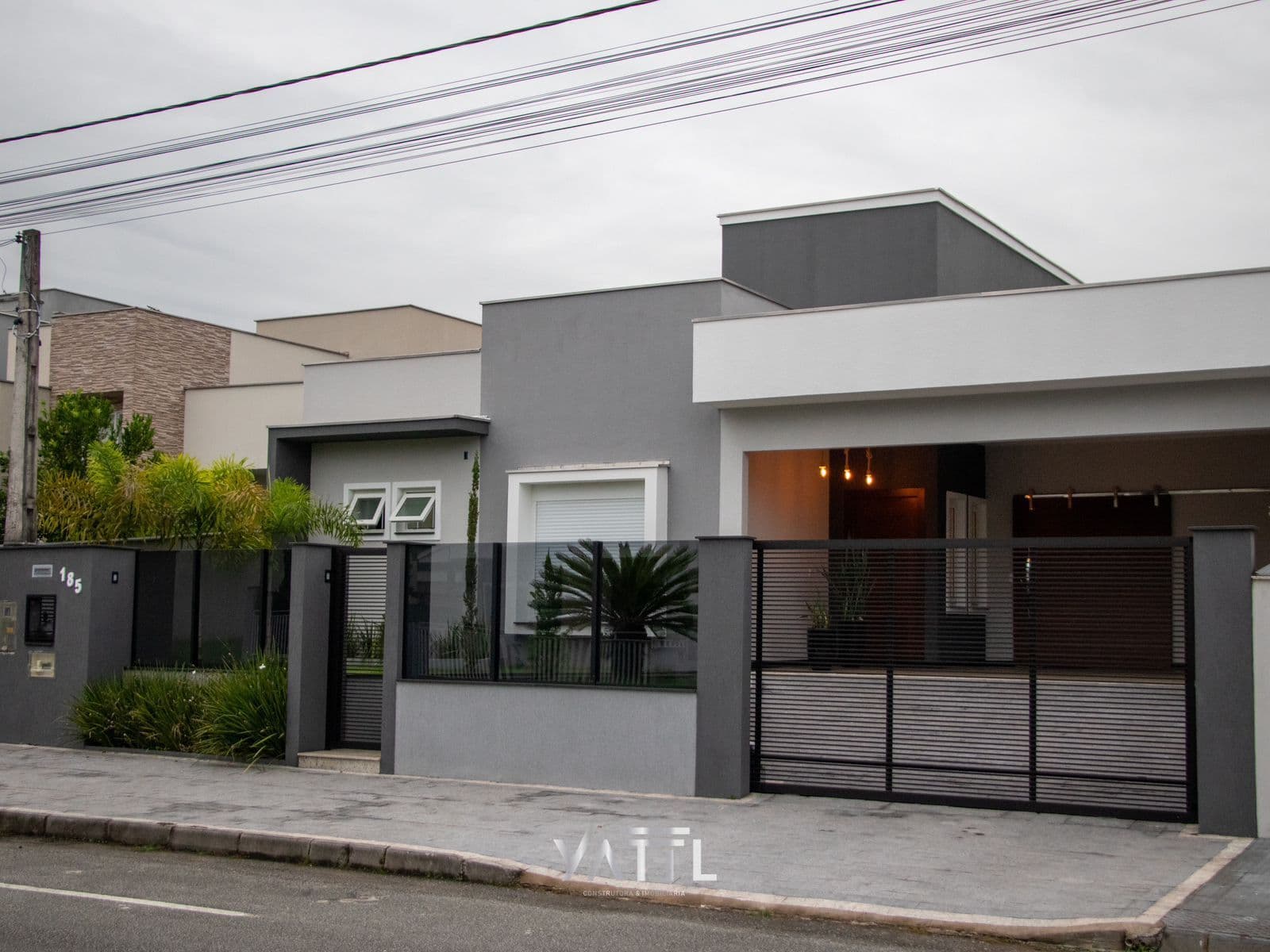 Casa Térrea Mobiliada com Alto Padrão de Acabamento e Ótima Localização"
