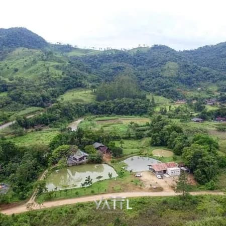 Chácara com Córrego, Lagoas e Casa em Garibaldi – 39.100 m² em Jaraguá do Sul