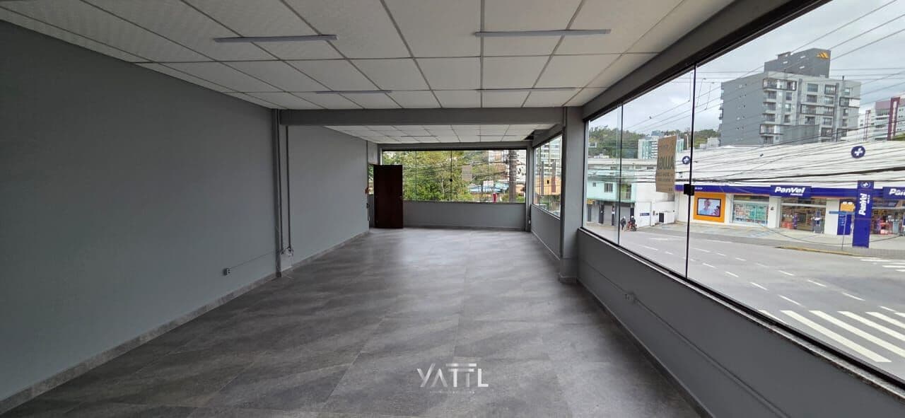 Aluga-se sala comercial no bairro Centro em Jaraguá do Sul-SC.