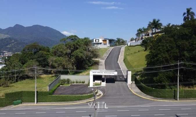 Terreno com 1.851m² em condomínio fechado de alto padrão em Jaraguá do Sul - Exclusividade e Natureza