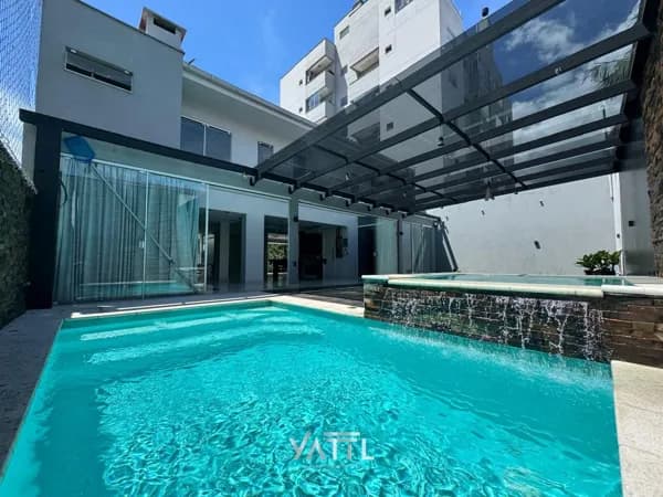 Casa Mobiliada com 4 Suítes, Piscina Aquecida e Espaço Gourmet em Jaraguá do Sul