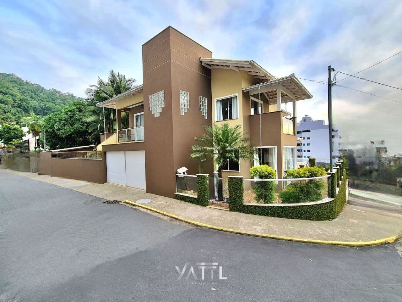 Linda casa de esquina com piscina - Vila Nova - Jaraguá do Sul/SC
