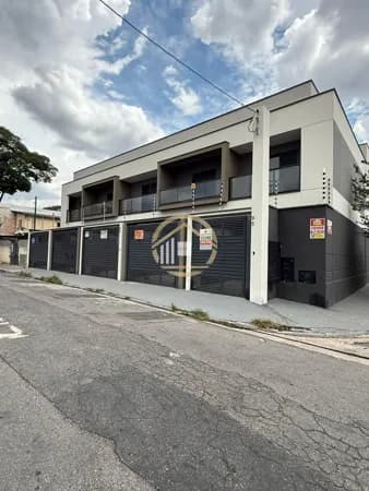 Sobrado frontal à venda em São Miguel Paulista – 2 suítes e 1 vaga