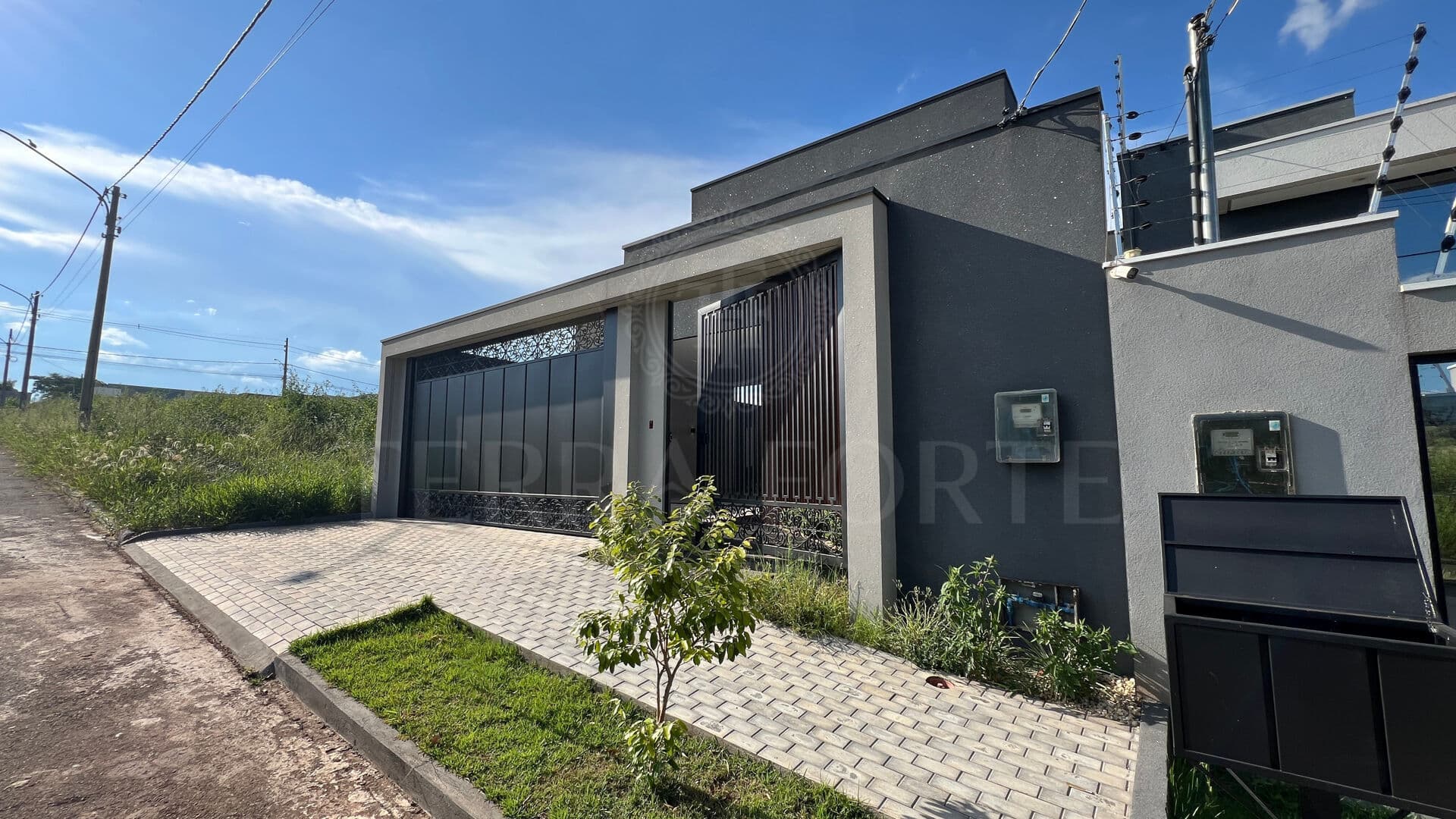 Residência Axis: Design Contemporâneo e Conforto no Residencial do Valle