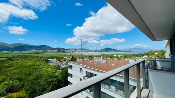 Apartamento em Cacupé - envolvido pela Natureza, com o azul do mar no horizonte e o pôr do sol como parte da rotina