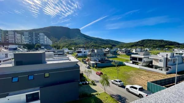 Casa no Reserva da Pedra — Um encontro entre apreciar a Pedra Branca e seu rooftop