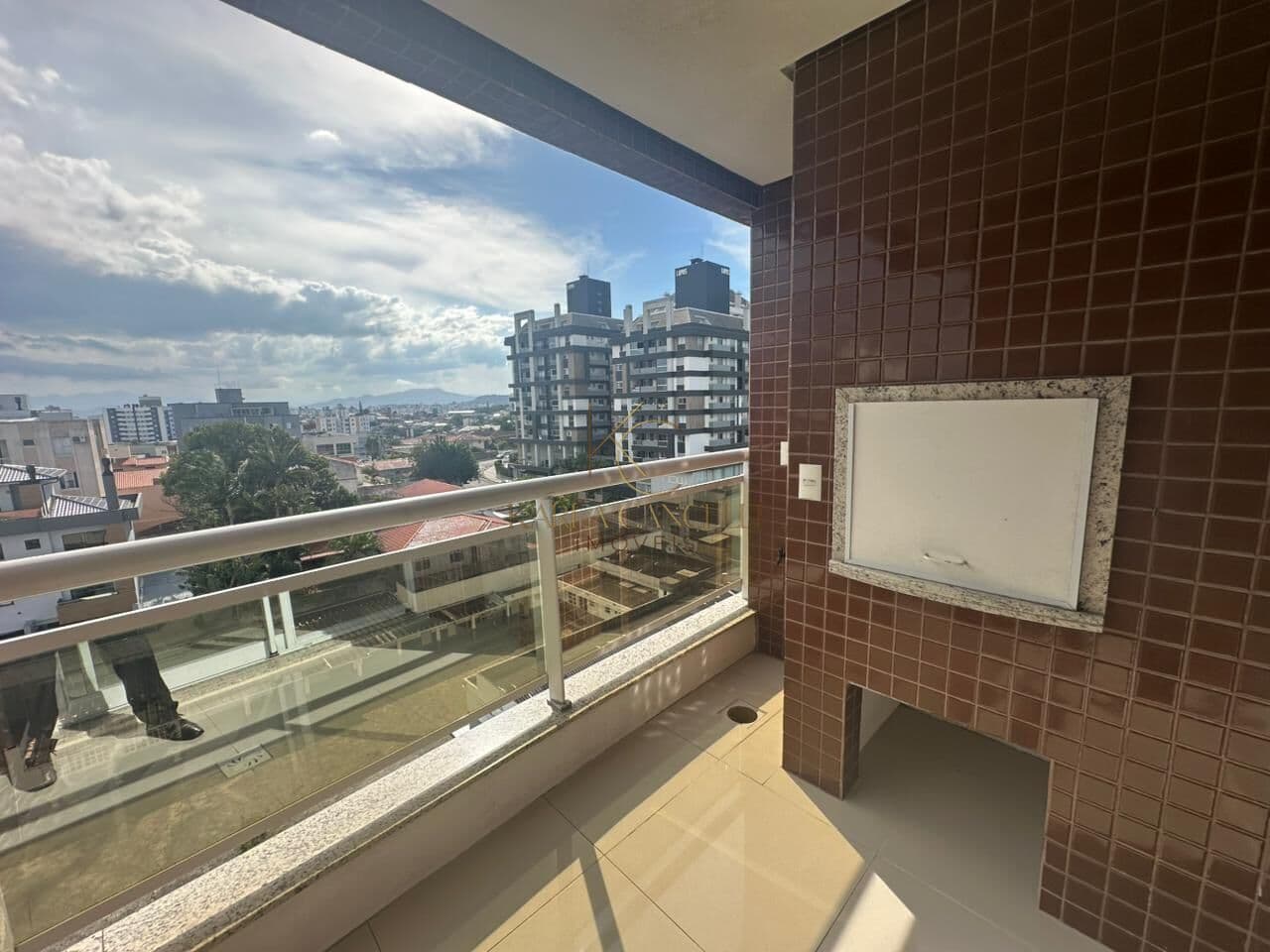Apartamento no Estreito – Frente Rua e Andar Alto