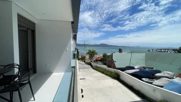 O privilégio de viver com os pés na areia de Jurerê