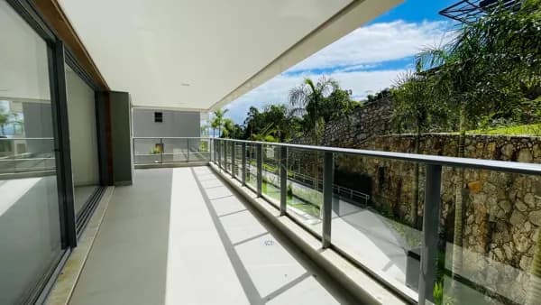 Apartamento em condomínio com infraestrutura completa em Cacupé