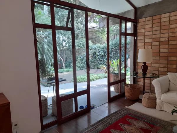Casa Padrão, Cidade Jardim, 460 m2, 4 quartos, 2 suítes, rua fechada