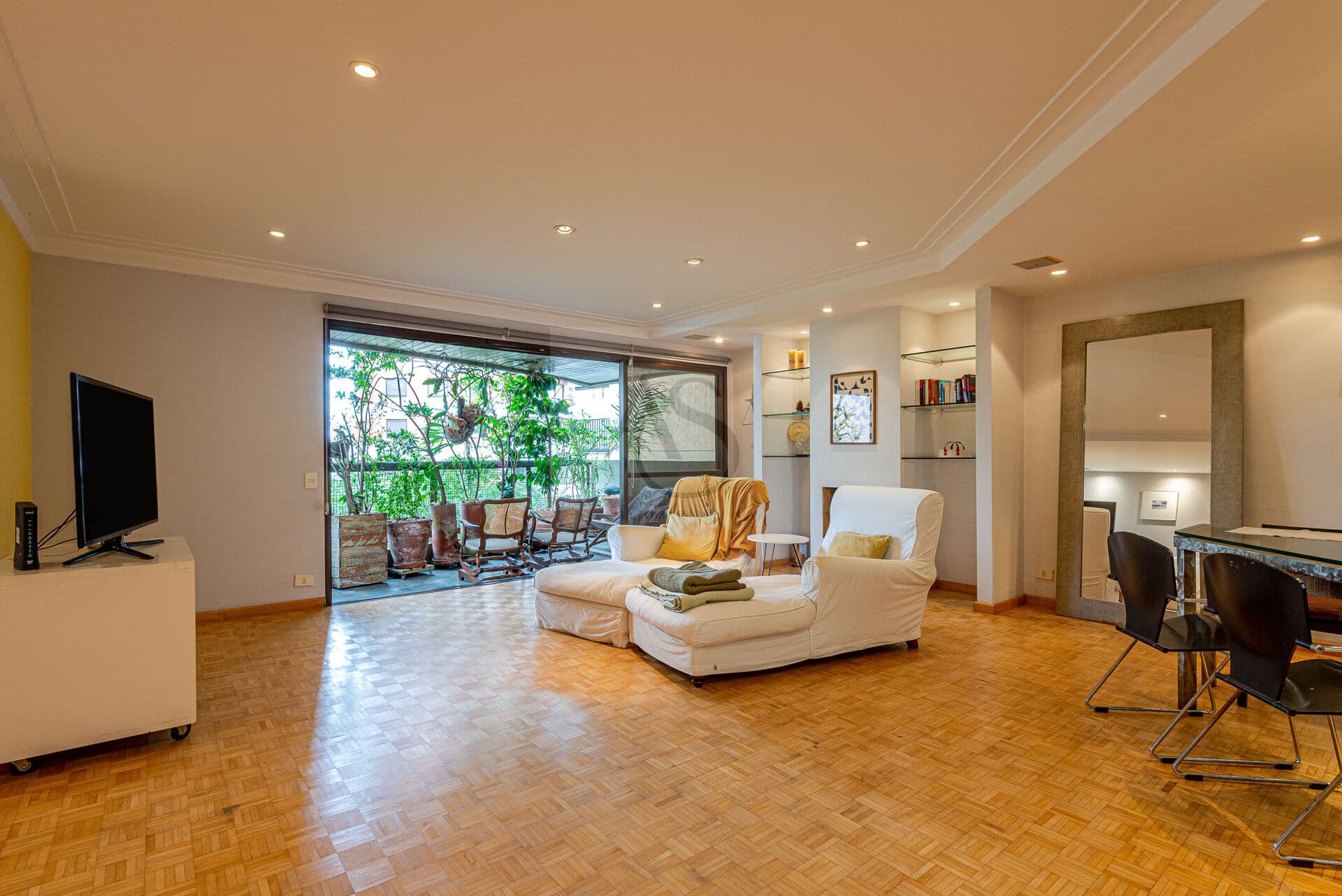 Apartamento Padrão, Vila Nova Conceição, 154 m2, reformado e moderno, 3 quartos, 2 vagas