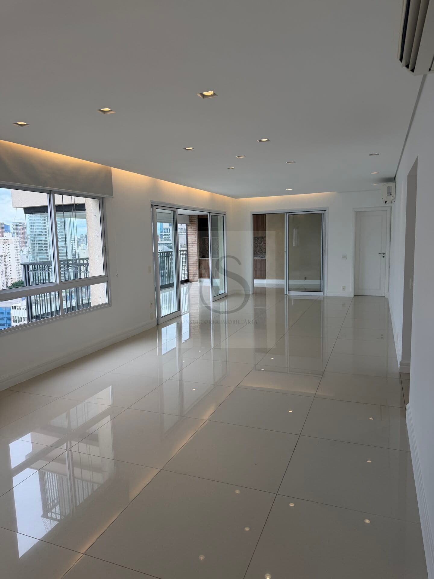 Apartamento Alto Padrão, 192 m2, 3 suítes, 4 vagas, Vila Nova Conceição, locação