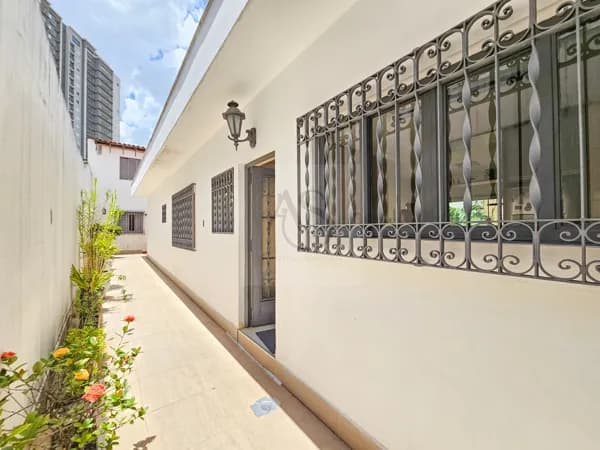 Casa Térrea, 272 área construída, 3 quartos, 1 suíte, 4 vagas, Mirandópolis
