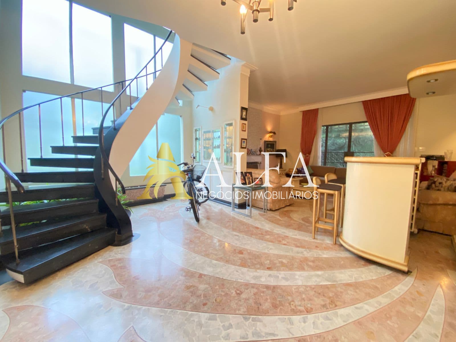 Casa Alto Padrão em Encruzilhada, Santos/SP