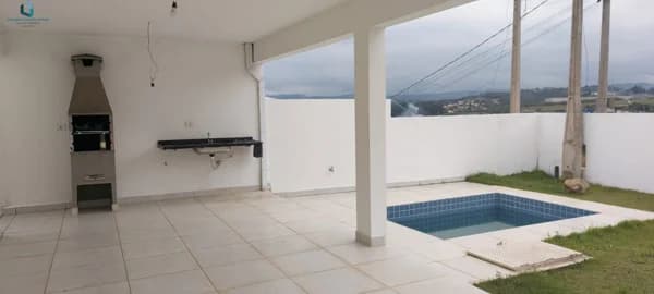 Casa Padrão para Venda em Centro Araçariguama-SP