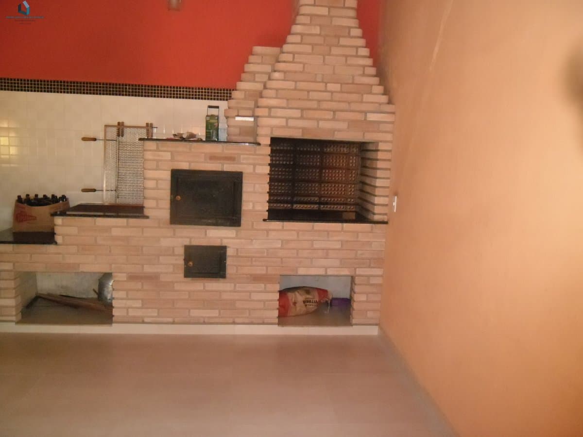 Casa Padrão para Venda em Centro Araçariguama-SP