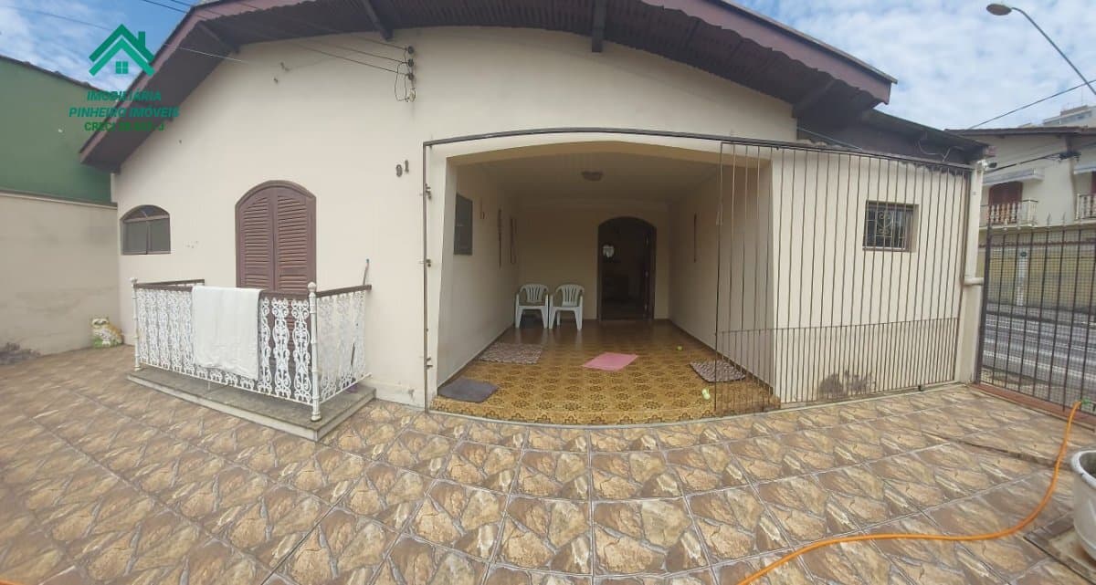 Casa Térrea para Venda e Aluguel em Centro São Roque-SP