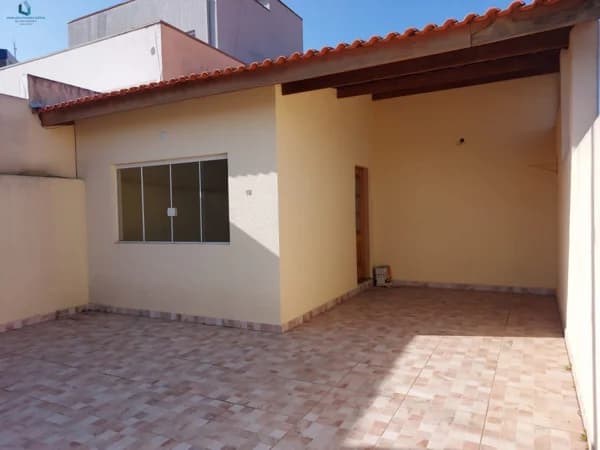 Casa Padrão para Venda em Centro Araçariguama-SP
