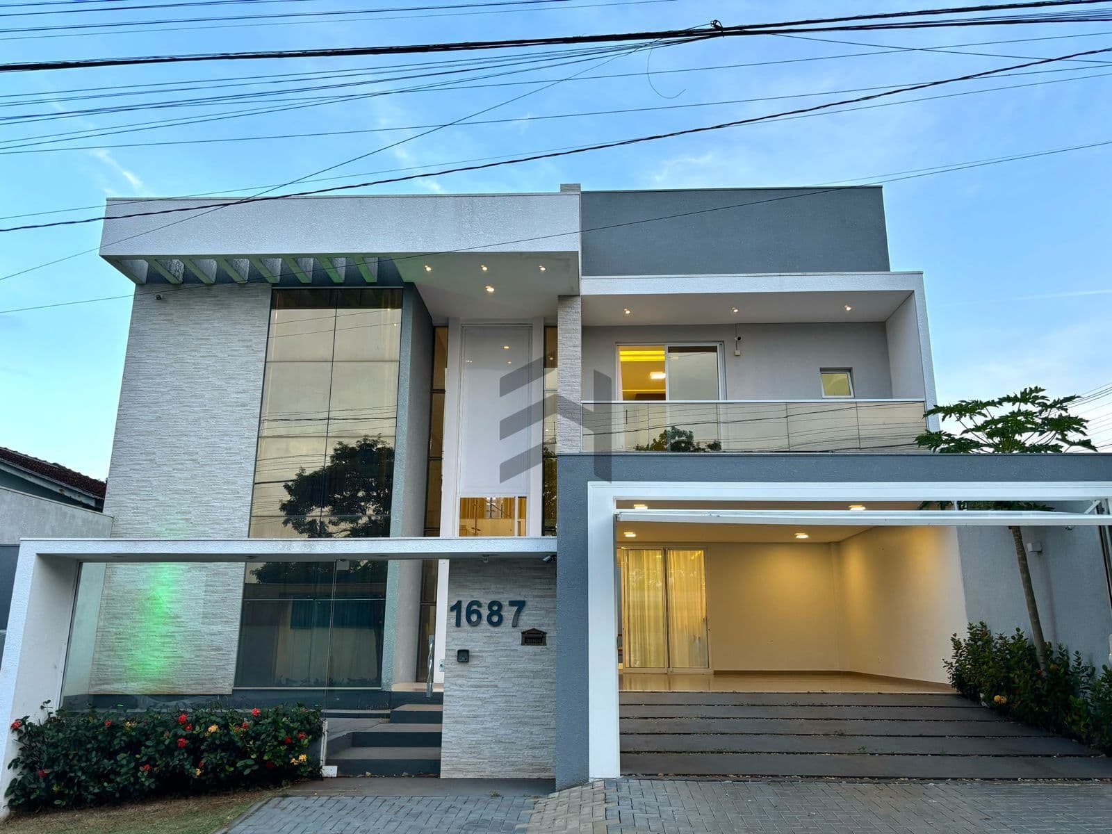 Sobrado em Medianeira - Cidade Alta
