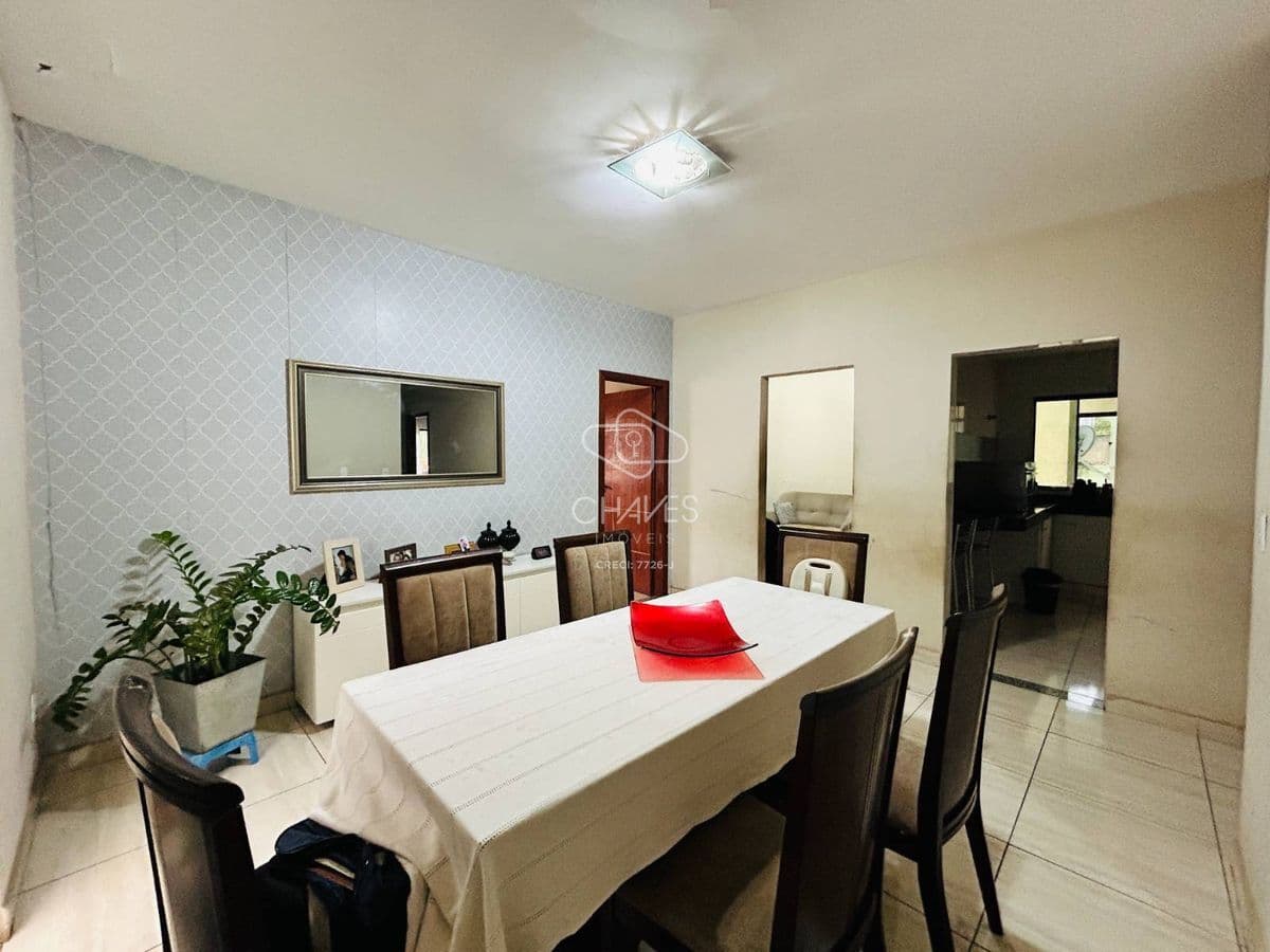 Casa à venda com 03 quartos, Queluz - Conselheiro Lafaite