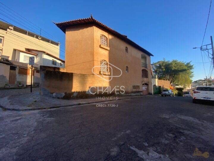 Casa ampla com 4 quartos à Venda, Campo Alegre