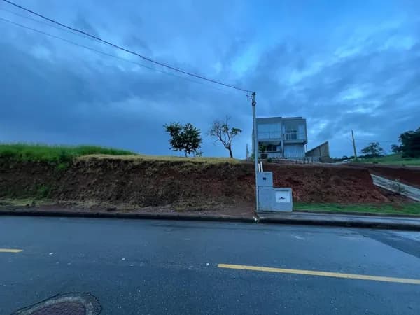 Lote cidade Jardim, em Conselheiro Lafaiete – MG.