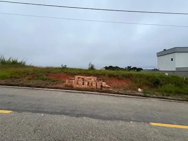 Lote à venda no condomínio Cidade Jardim