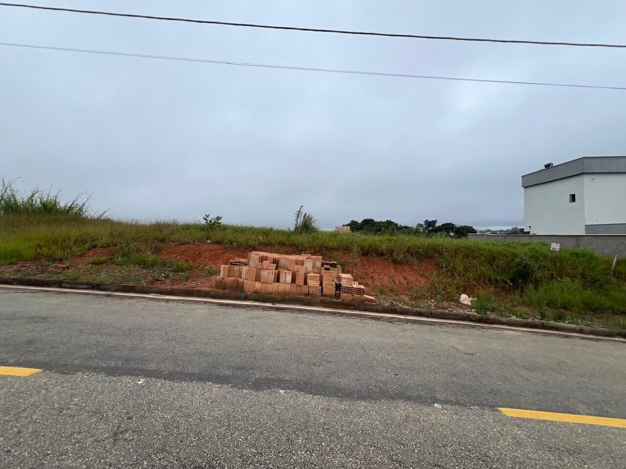 Lote à venda no condomínio Cidade Jardim