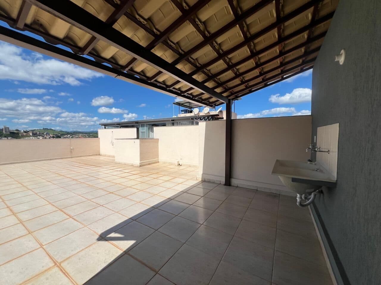 Apartamento/Cobertura de 03 quartos com suíte no bairro Albertina