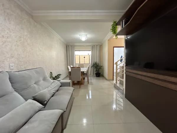 Casa Geminada de 120 m² no bairro Rochedo