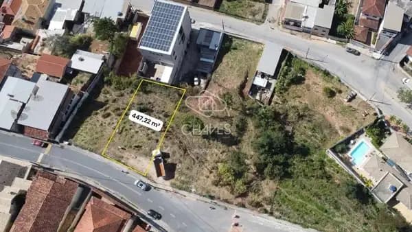 Lote com área total de 477
