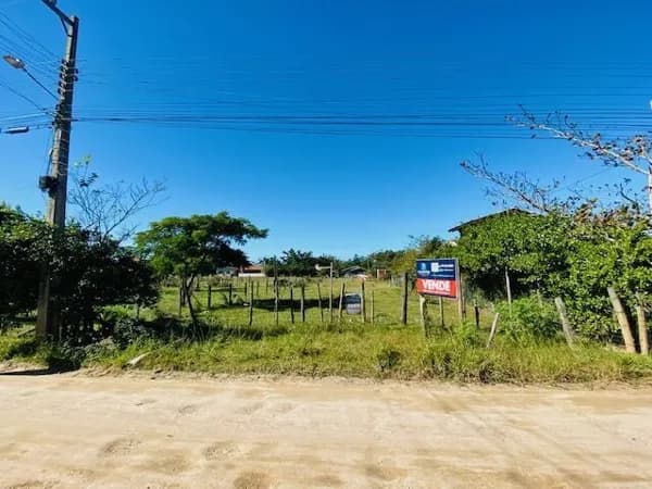 Lindo terreno em Garopaba com 400m2, a 200m da lagoa e próximo da Surfland