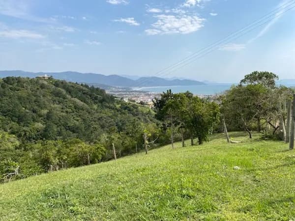 Belo terreno 900m2 no morro da Silveira com linda vista do mar