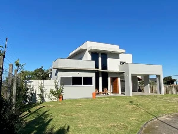 Uma bela casa à venda no condomínio Lagoa Azul com 3 suítes