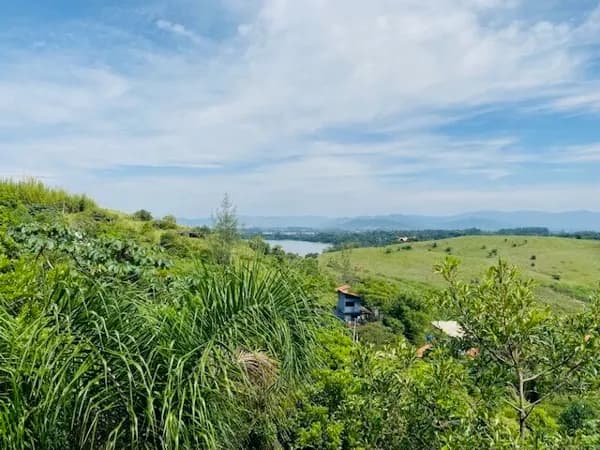 Terreno na Praia do Rosa com 3.500m2 no Caminho do Rei com vista da lagoa
