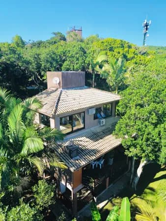 Casa à venda na Praia do Rosa no Caminho do Rei com vista da lagoa de Ibiraquera