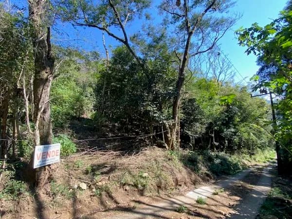 Terreno no morro da Encantada com Escritura Pública