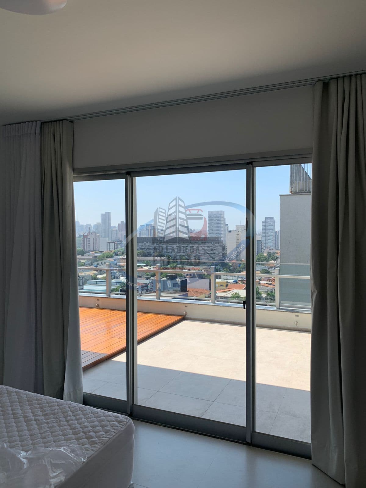 Loft duplex 1 suíte semi mobiliado locação Vila Madalena | 110m² 2 vagas metrô Vila Madalena