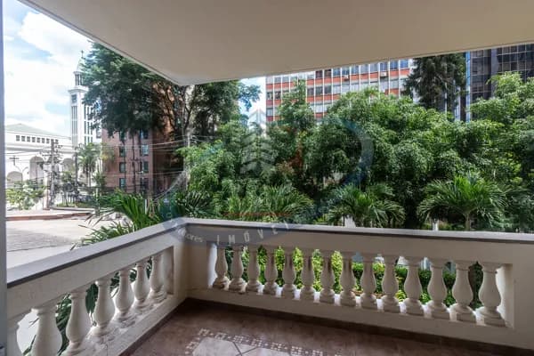 Apto amplo 120m² com 2 quartos para locação Itaim Bibi