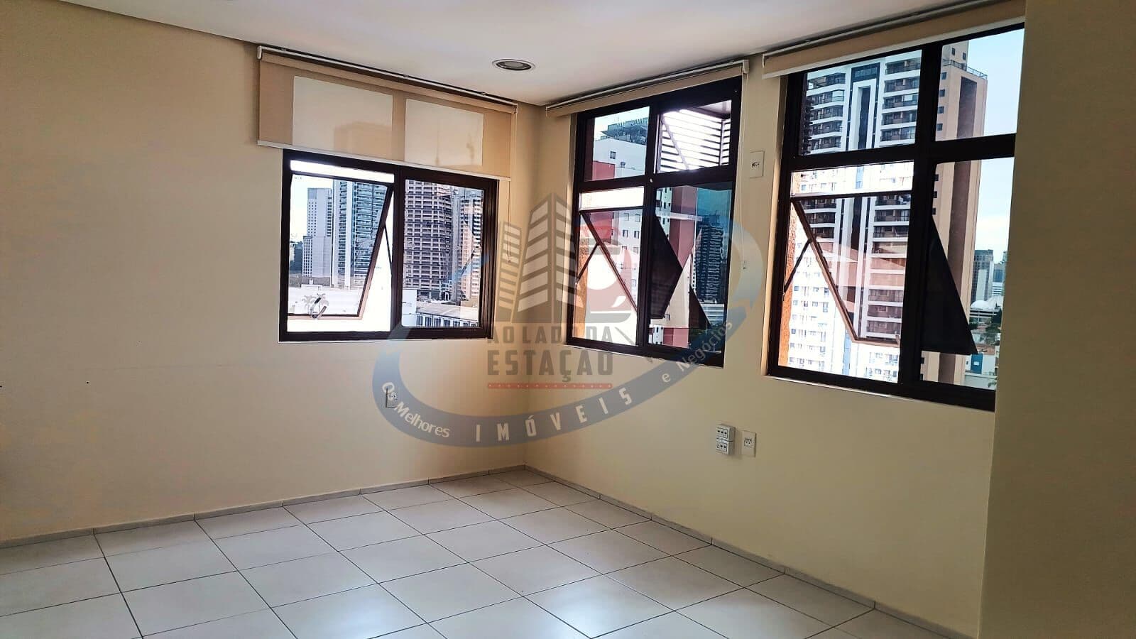 Sala/Conjunto em São Paulo - Chácara Santo Antônio (Zona Sul)