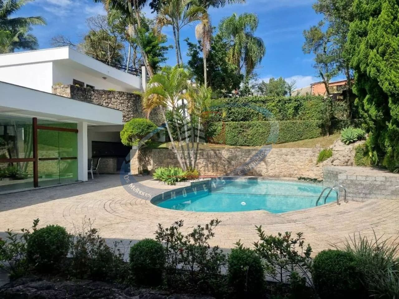 Belissima casa com 4 dorm. em Interlagos