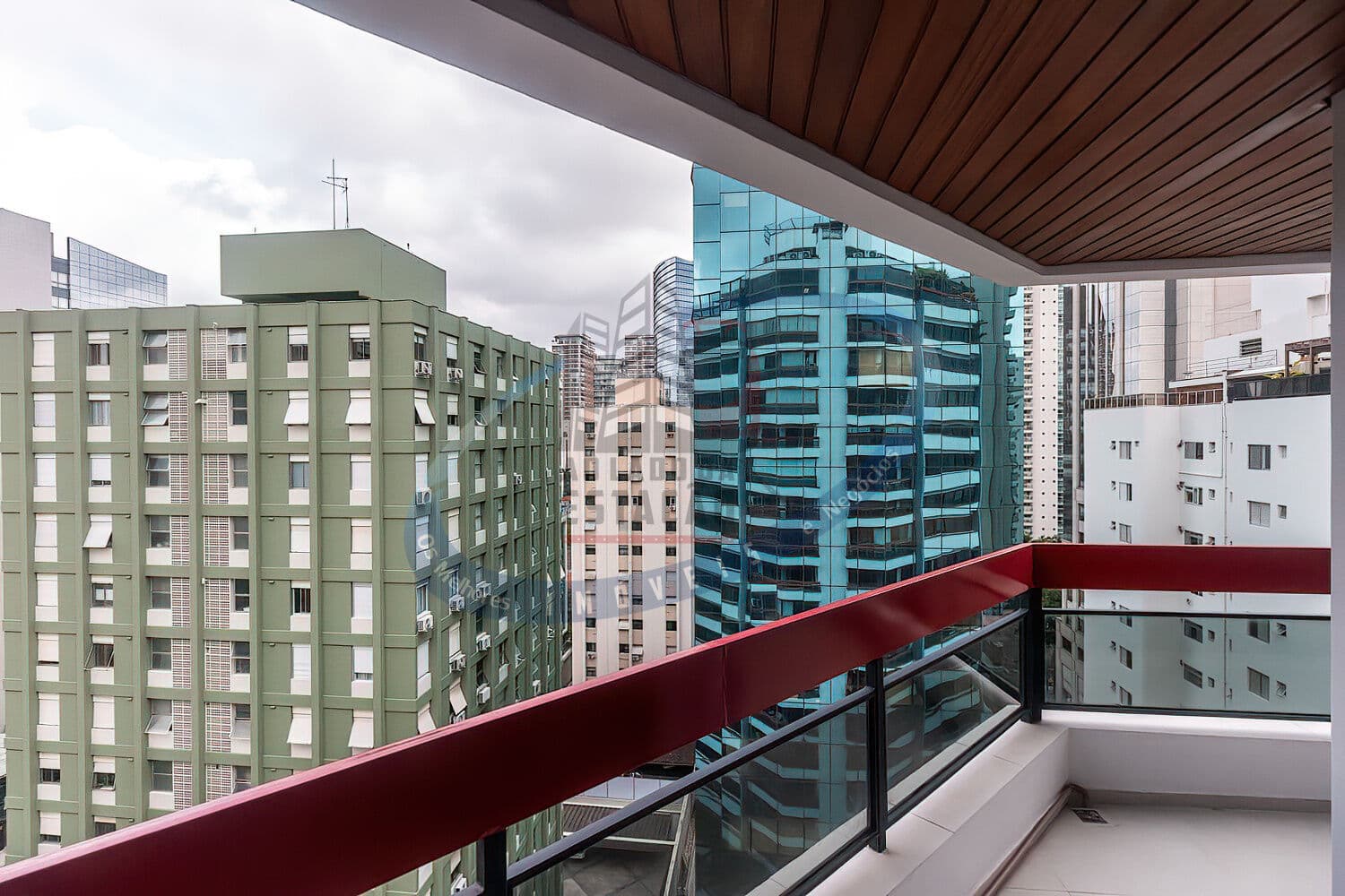 Apto 4 quartos (1sST + 2 vgs) para locação Itaim Bibi | 143m² varanda andar alto