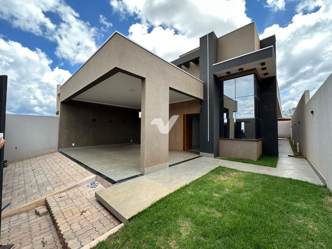 Casa Alto Padrão em Parque Serrano, Formosa/GO