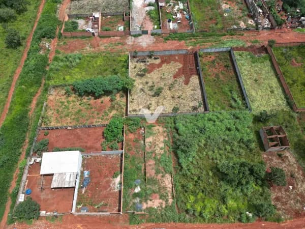 TERRENO DISPONÍVE PARA VENDA NO PARQUE SÃO FRANCISCO DE ASSIS (PRÓXIMO A DECIDA DA LAGOA FEIA).