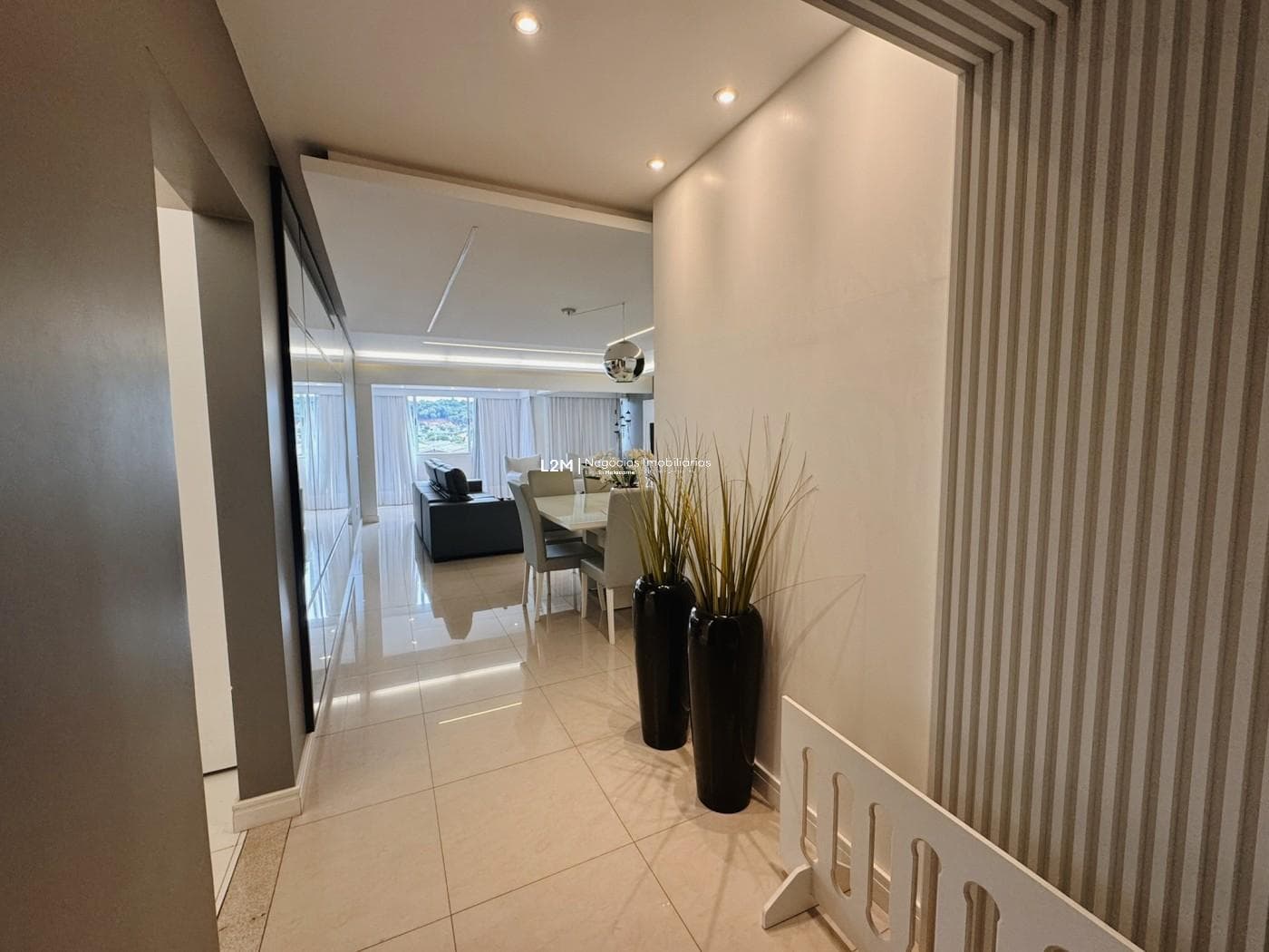 Apartamento para Venda em Francisco Beltrão, Centro, 3 suítes, 4 banheiros, 2 vagas